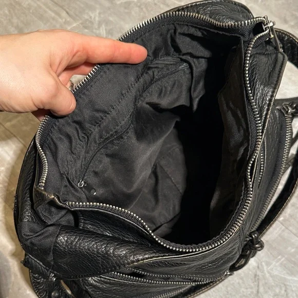 Silence + Noise Utility Washed Vegan Leather Shoulder Bag - Picture 5 of 6